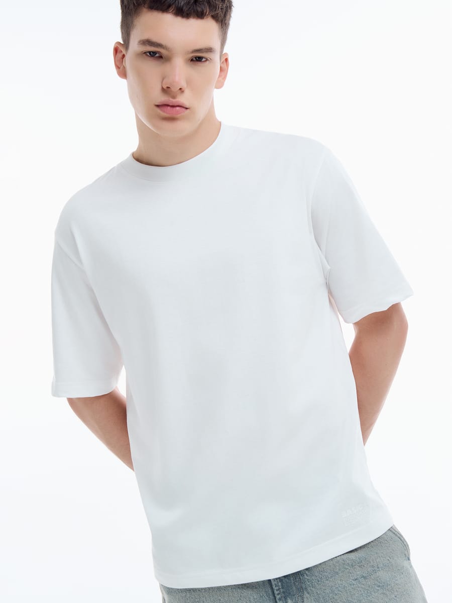 Однотонная свободная футболка