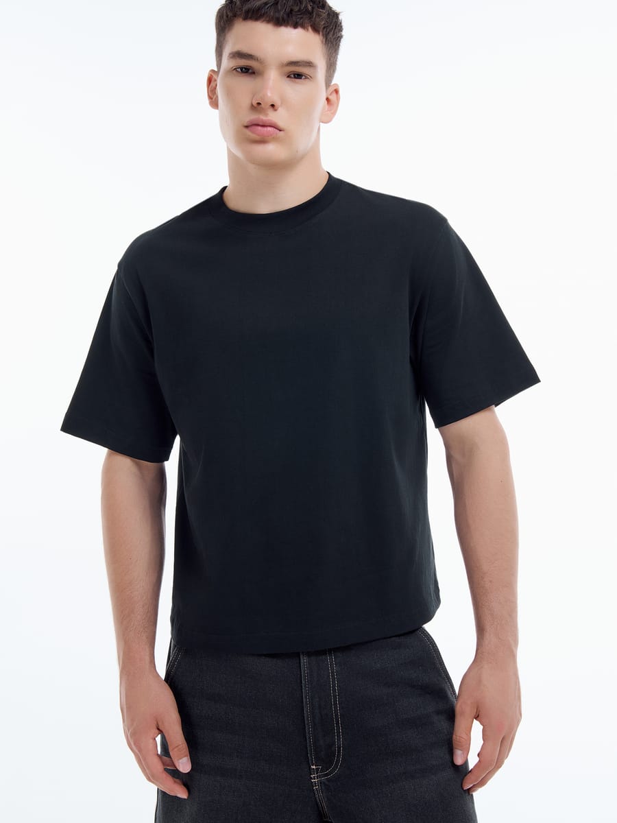 Однотонная свободная футболка